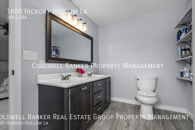 Building Photo - 1600 Hickory Hollow, Menasha