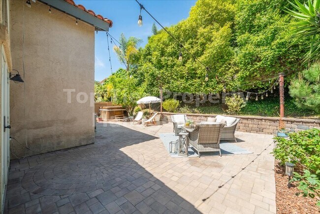 Building Photo - ***Beautiful 3 bed / 2.5 bath / 1,975 sqft House in the Vista/Shadowridge Neighborhood - Availabl...