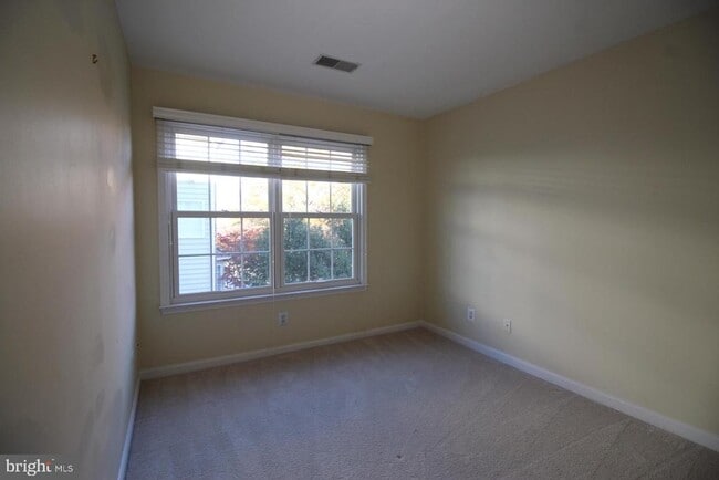 Building Photo - 6003 Ricketts Walk