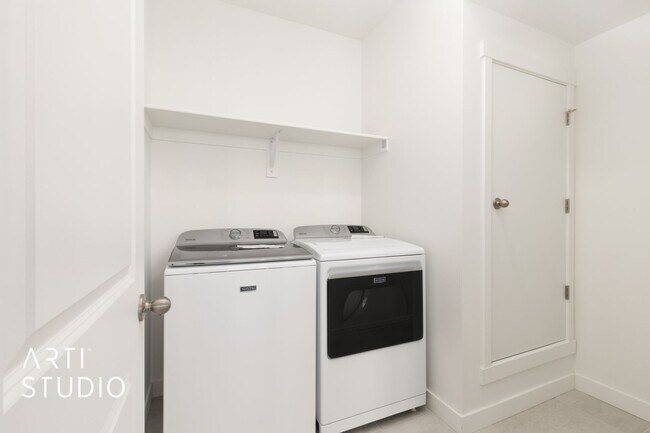Building Photo - Modern Comfort in Midvale – 3 Bed, 2 Bath ...