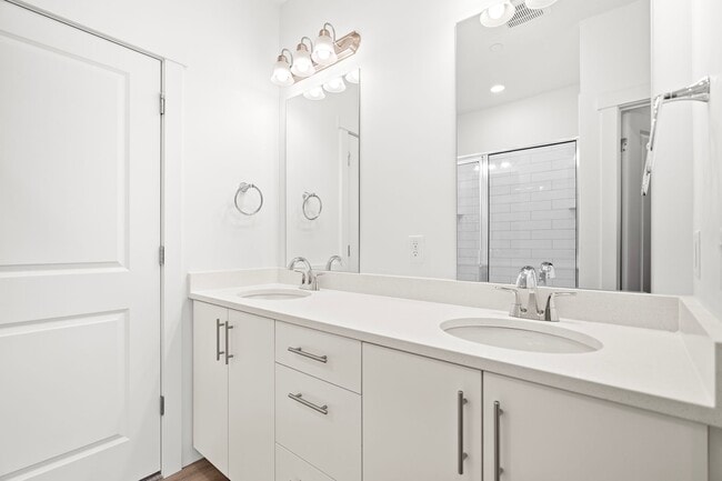 Building Photo - Desert Color Delight! NO APPLICATION FEE