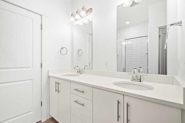 Building Photo - Desert Color Delight!