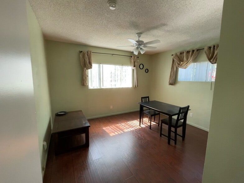 Building Photo - 840 Centinela Ave