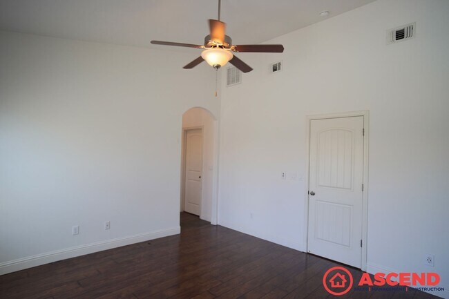 Building Photo - Phenomenal Home In Gossamer Grove!