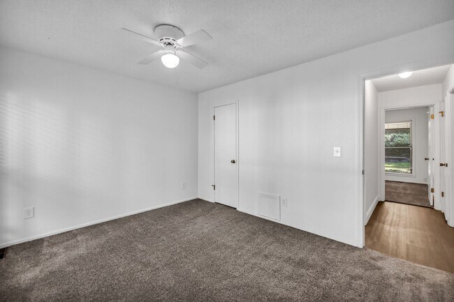 Building Photo - Midtown Comfort & Convenience