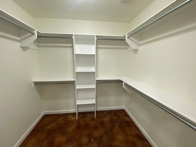 Building Photo - 3bed/2bath Home close to ASU and NEA Baptist Hospital!