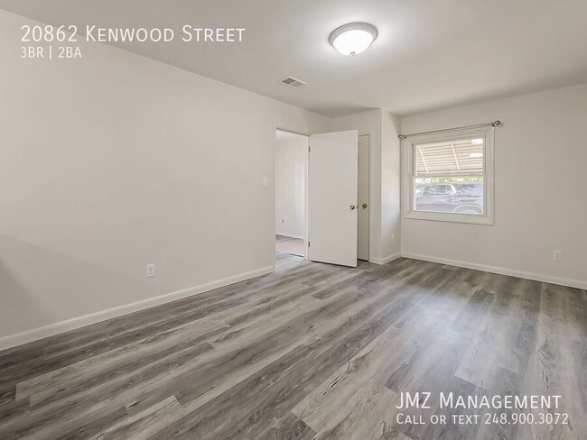 Building Photo - 20862 Kenwood St