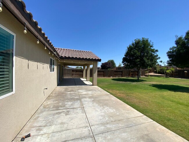 Building Photo - Gorgeous 5 BD 3 BA home available for rent...