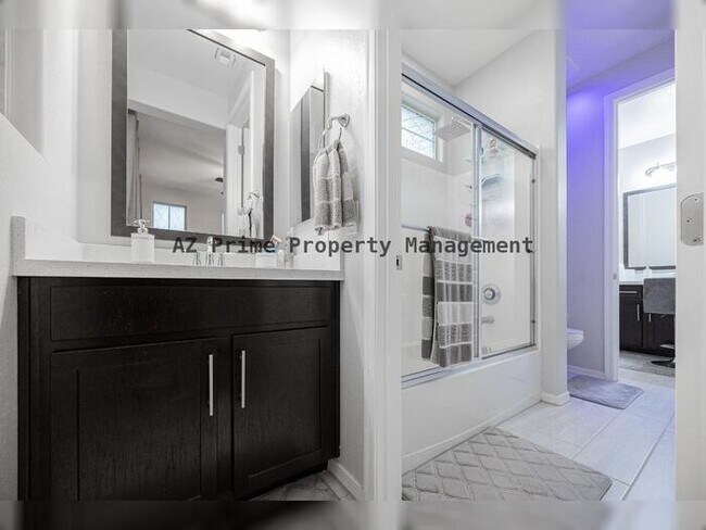 Building Photo - 11777 S 51st Dr