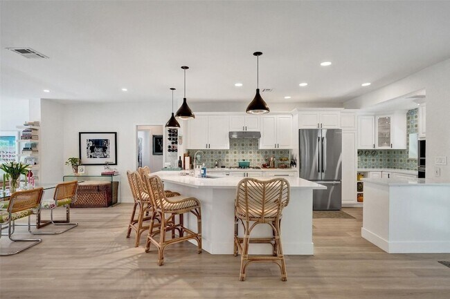 Building Photo - 3206 Robbins Rd