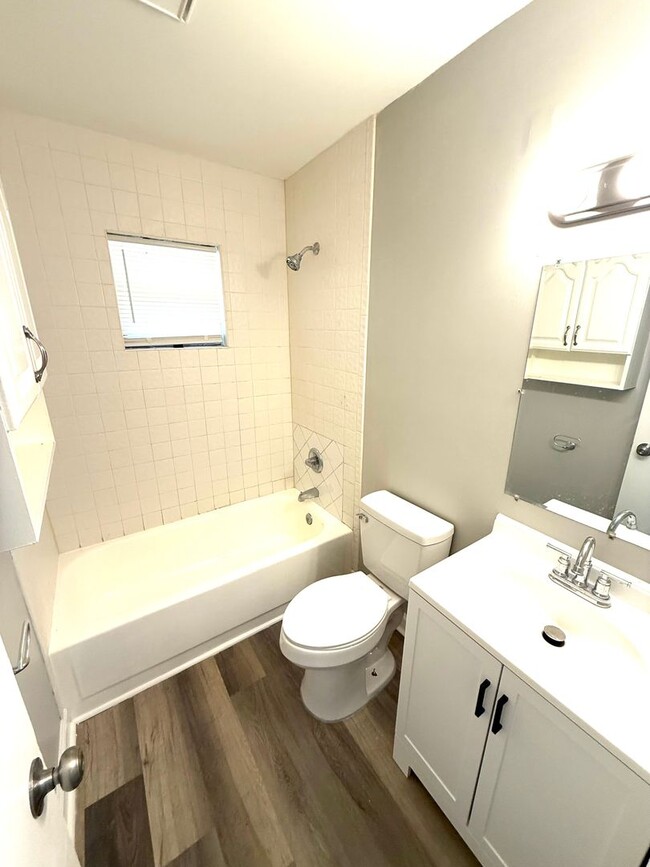 Building Photo - ** 3 bed 1 bath located in Chisolm ** Call...