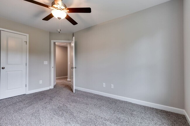 Building Photo - 4 Bedroom Dog Friendly Home For Rent Near Guthrie!