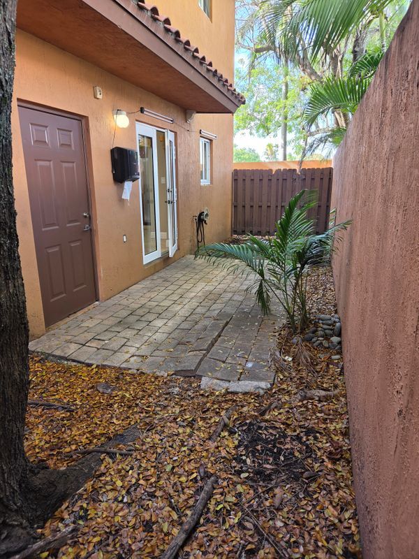 Building Photo - 5984 SW 8th St