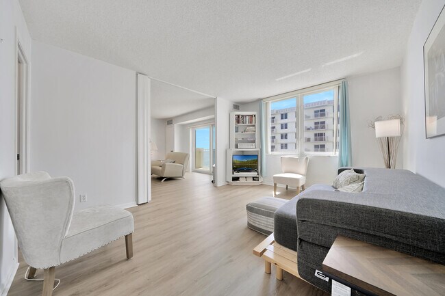 Building Photo - 3215 S Ocean Blvd