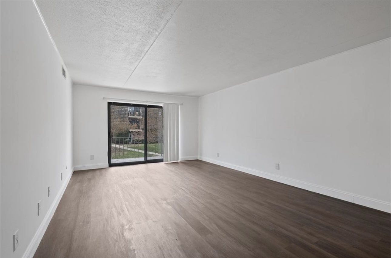 Building Photo - 1232 Forest Green Dr