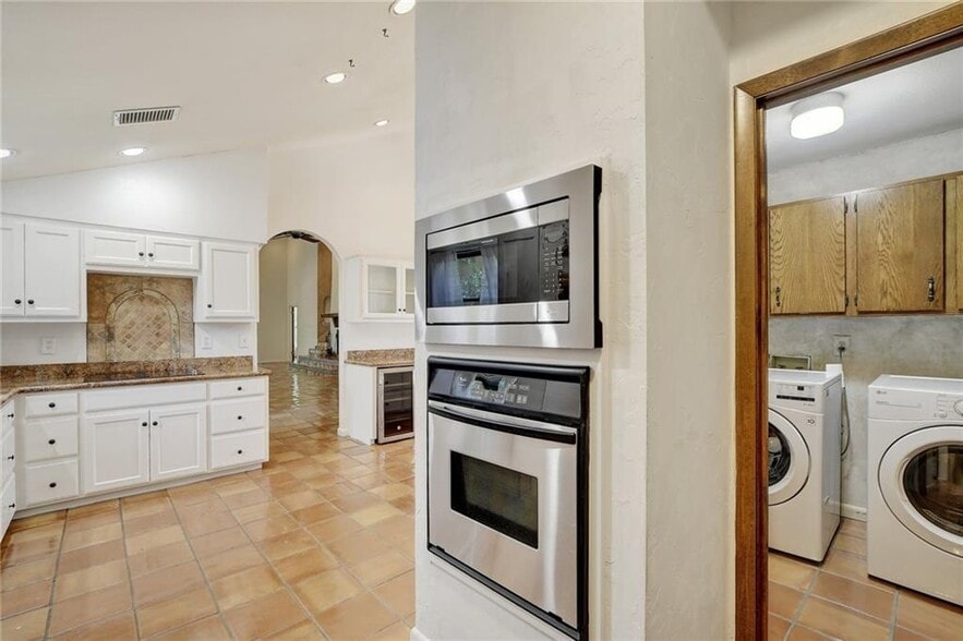 Building Photo - 108 Acapulco Dr