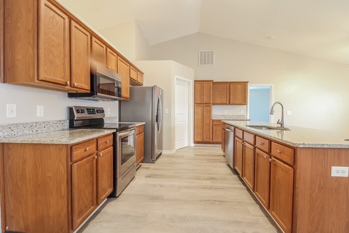 Building Photo - 200 Crescent Creek Ct