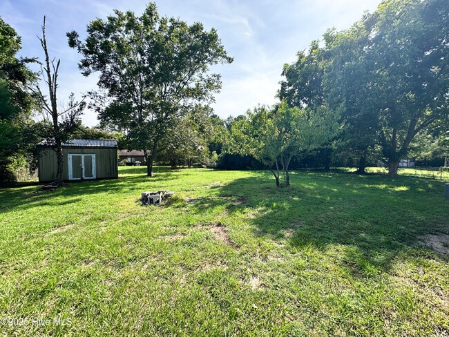 Building Photo - 4810 Kings Dr