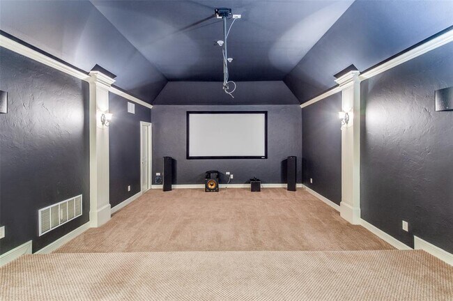 Building Photo - 2613 Round Table Blvd