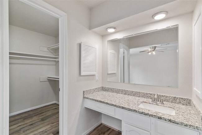 Building Photo - 22115 Fincastle Dr