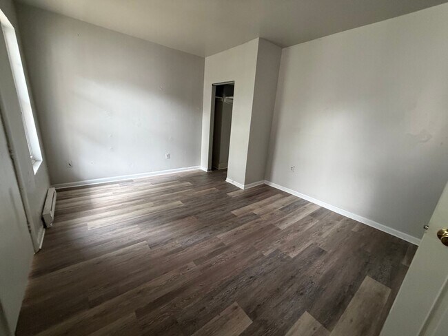 Building Photo - 139 N 13 St