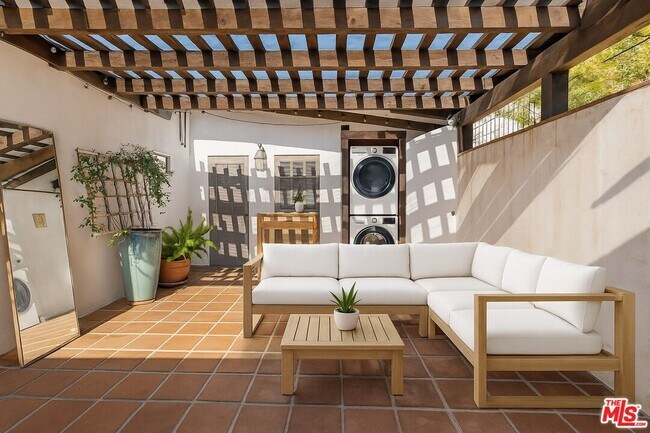 Building Photo - 739 Isabel St