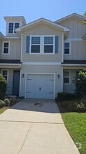 Building Photo - 20 E Shady Oaks Ln