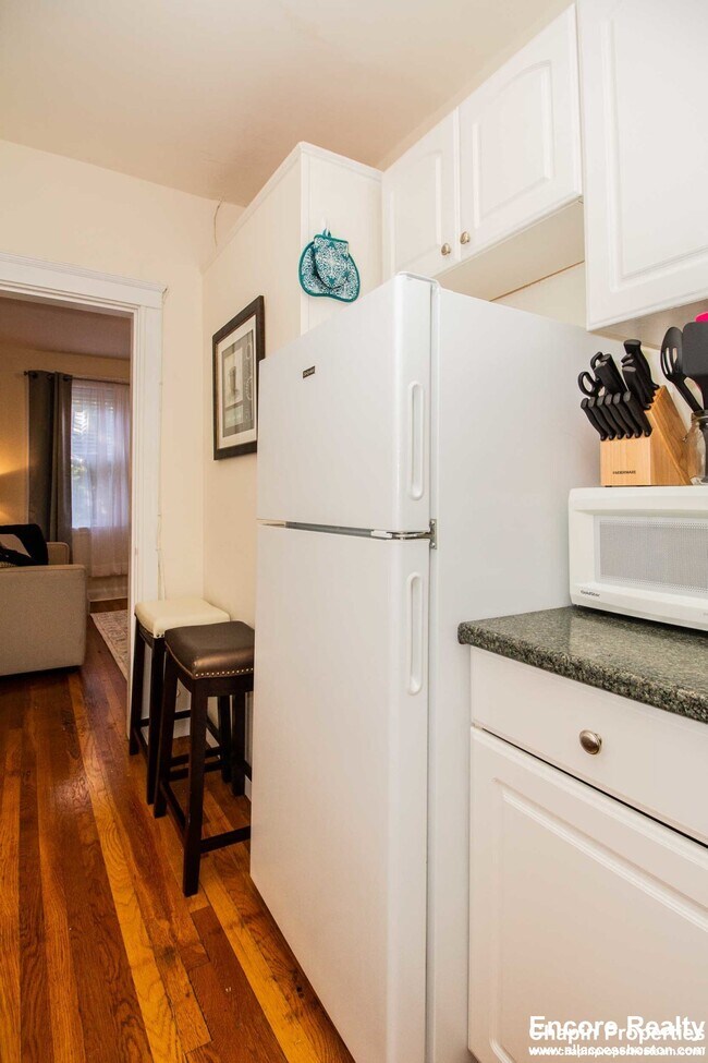 Building Photo - 191 Kent St