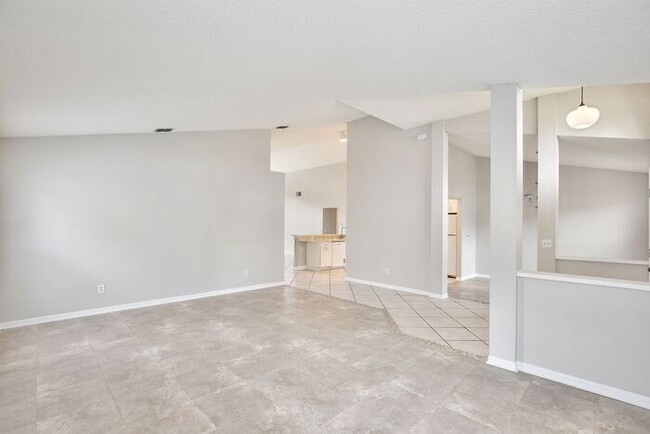 Building Photo - Stunning 3/2 Home with a Spacious 2 Car Ga...