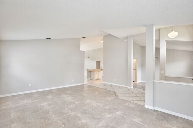 Building Photo - Stunning 3/2 Home with a Spacious 2 Car Garage in the sought-after Royal Manor Estates - Orlando!