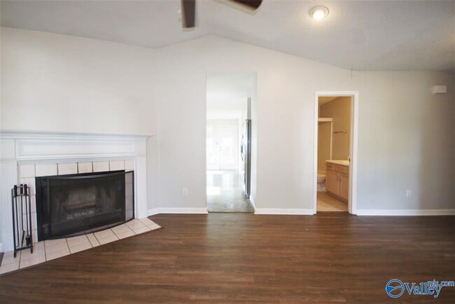 Building Photo - 252 Mountain Creek Dr