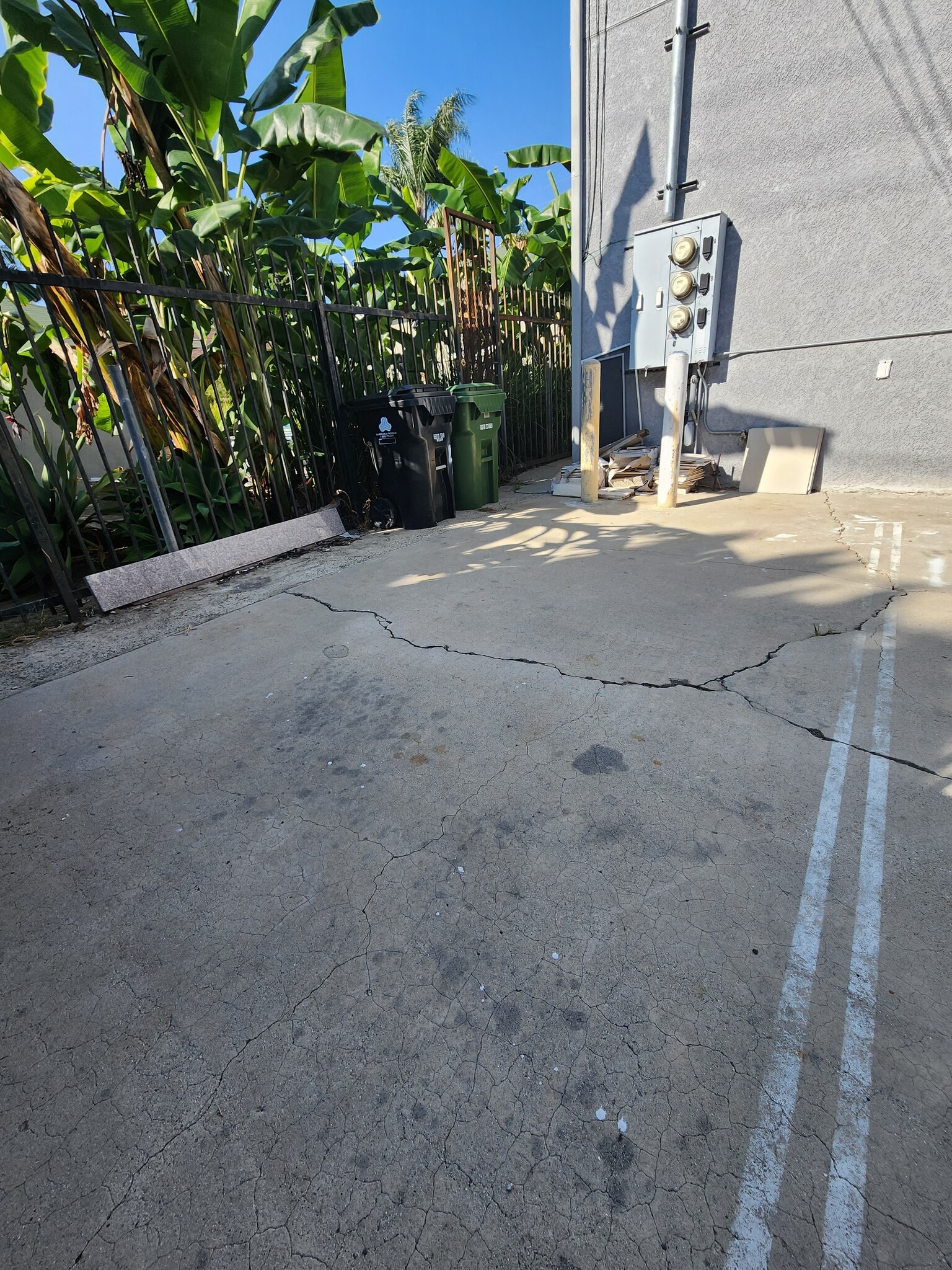 Building Photo - 4427 S Centinela Ave