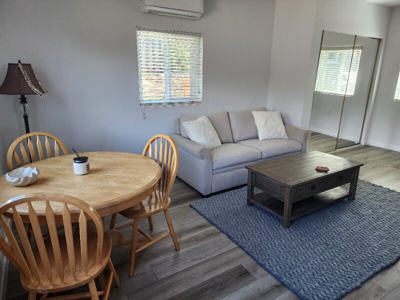 Building Photo - 1112 N Ontare Rd