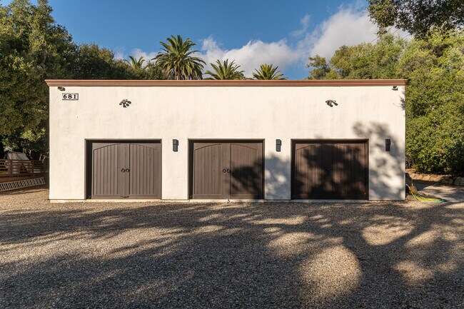 Building Photo - 679 Mission Canyon Rd