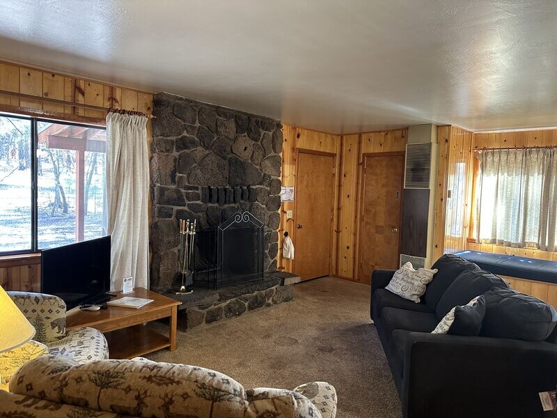 Building Photo - 237 E White Mountain Blvd