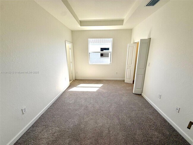 Building Photo - 1111 SE 2nd St