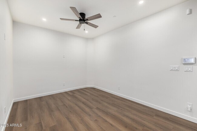 Building Photo - 12005 N Panorama Dr