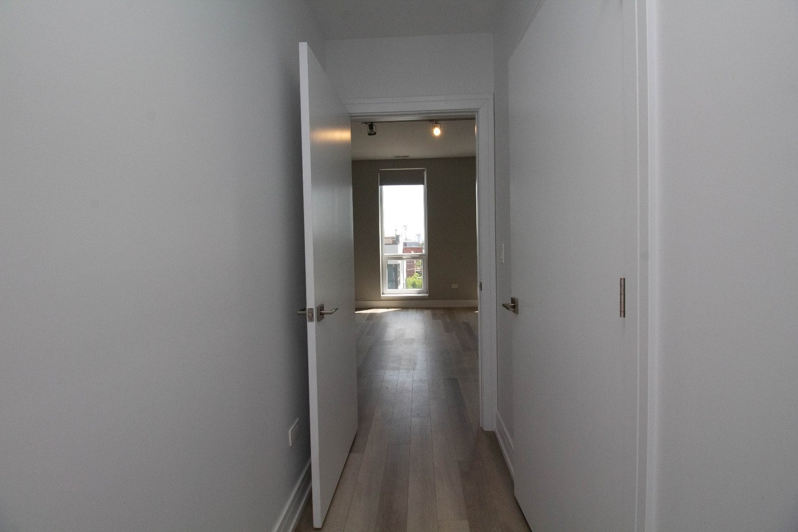 Building Photo - 1554 N Talman Ave