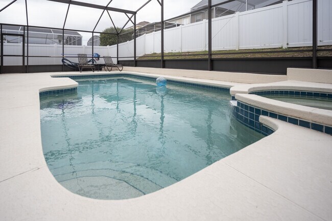 Building Photo - Davenport Pool house 4/2