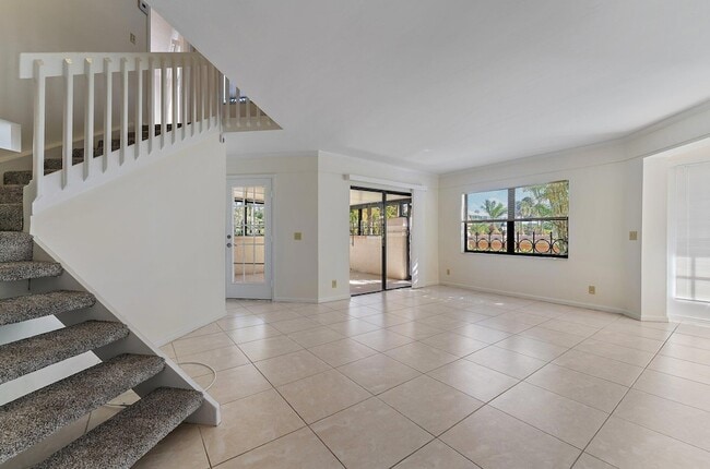 Building Photo - 3 Uno Lago Dr