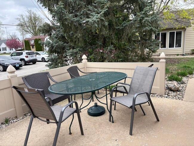 Building Photo - 229 Steeplechase Cir