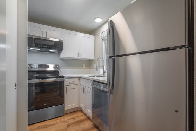 Building Photo - 12387 SW Walnut St