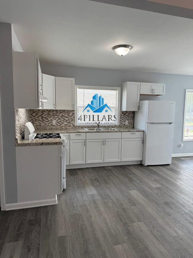 Building Photo - "Beautiful 3-Bedroom Retreat with 2 Baths ...