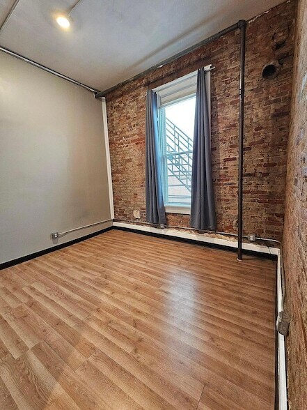 Building Photo - 4 N Park Pl