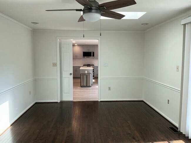 Building Photo - Beautiful 4BR 2.5BA corner lot Colonial wi...