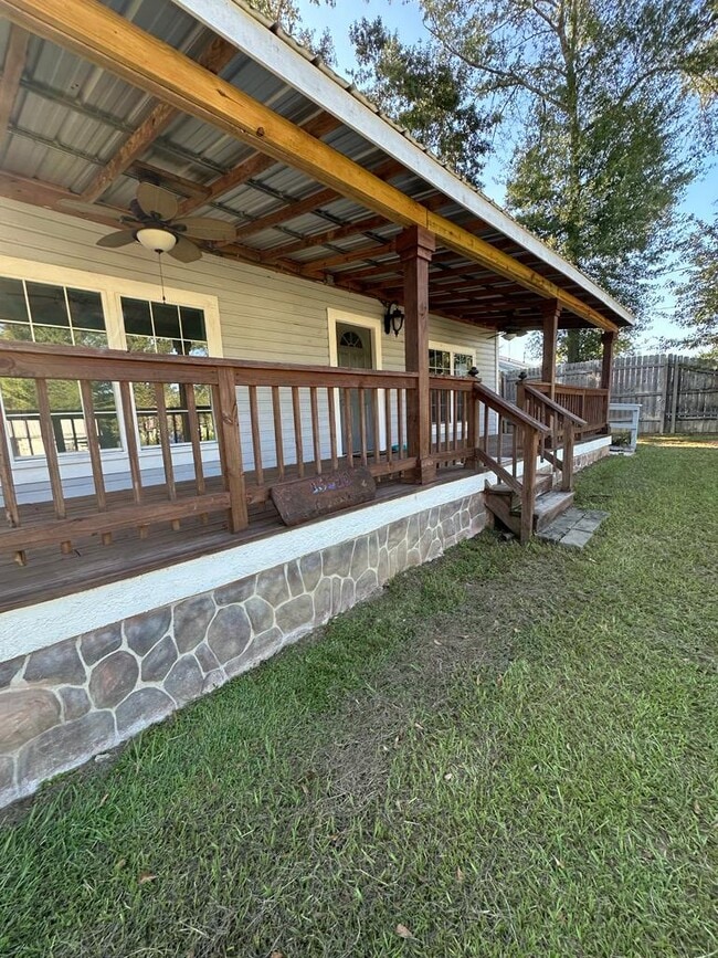 Building Photo - 16590 Gaskin St