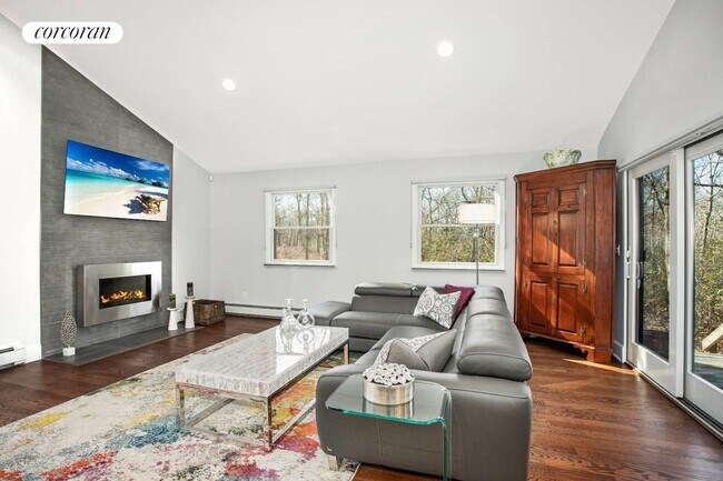 Building Photo - 1083 Sagg Rd