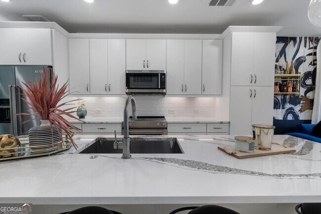 Building Photo - 371 Pratt Dr SE