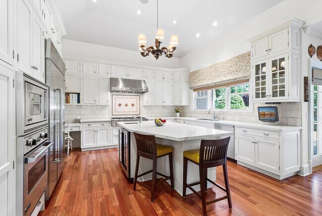 Building Photo - 49 Midhampton Ave
