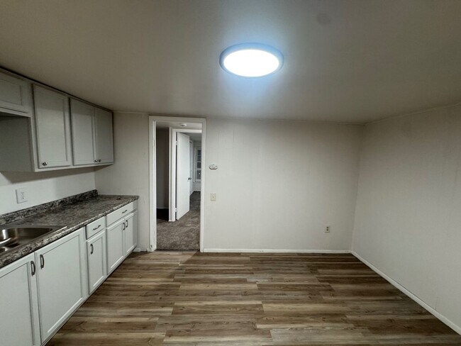 Building Photo - 3526 E 151st St